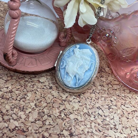 Victorian Valentine’s gift Renaissance Roman Chariot Locket Blue Necklace Viking - Picture 4 of 8